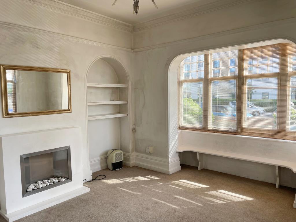 Lot: 80 - GROUND FLOOR FLAT WITH COMMUNAL GARDENS - 